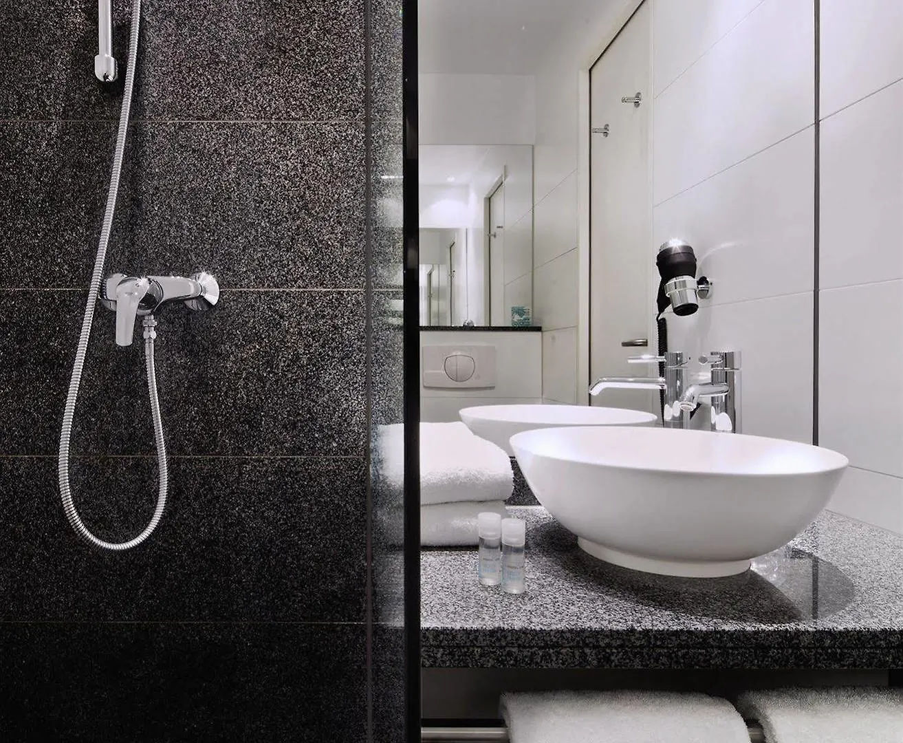 Motel One Muenchen-Westend Szálloda